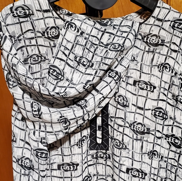 White and black self print Kurta - Picture 3 of 3